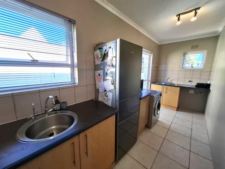 To Let 4 Bedroom Property for Rent in Sunningdale Western Cape